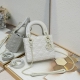 Lady D.Ior Mini 17cm M3002 White Dimensions: 17 x 15 x 7 cm. This Lady handbag e