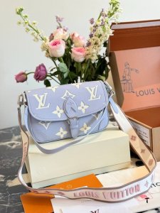 Lv's new taro-colored baguette review I've been loving this new baguette lately.