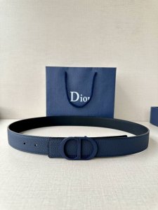 Width 3.5Cm Dior's belt buckle is crafted from stainless steel with a navy blue