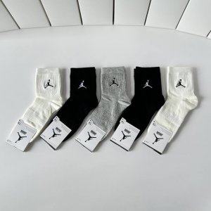 Special Packaging Air Jordan New Embroidered Mid-Length Slouch Socks! Five pairs