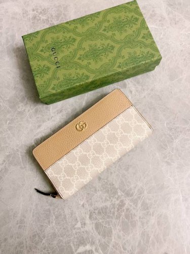 This premium Gucci new product features imported leather and imported thread. T