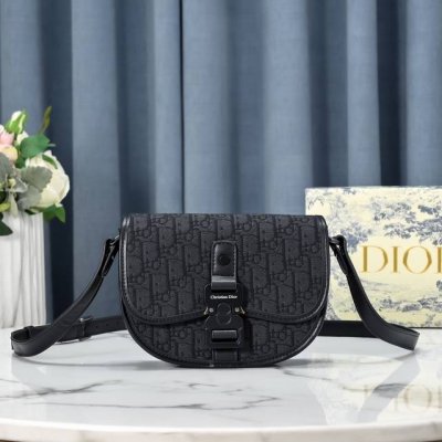 comes with box. Authentic Dior unisex crossbody bag available for sale. Origina