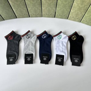 Special counter packaging Gucci's new mid-length stacked socks! Five pairs per b