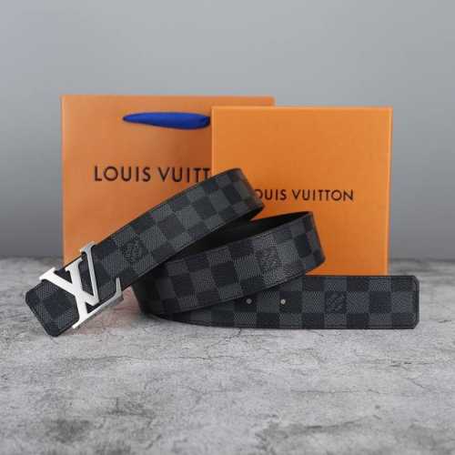 Comes with full packaging box. A classic Louis Vuitton design, featuring a black