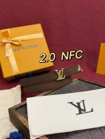 This beautiful 2.0 width LV belt pays homage to the brand's creativity. Its des