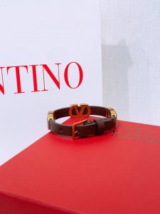 Valentino leather bracelet Valentino bracelet made of double-sided first-layer c