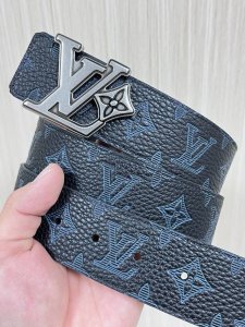 4.0 Wide 2025 New Arrival: The LV Pyramide belt, crafted from natural calfskin a