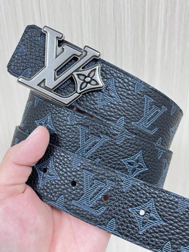 4.0 Wide 2025 New Arrival: The LV Pyramide belt, crafted from natural calfskin a