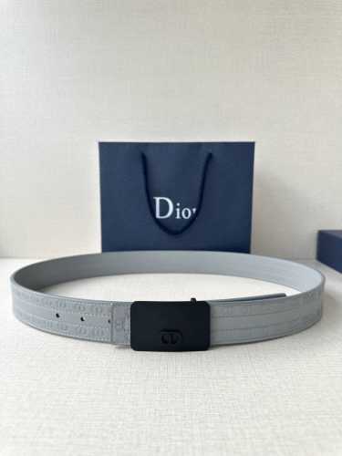 Width 3.5Cm This 35mm double-sided belt combines elegance with modernity. Made o