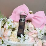 Louis Vuitton official website model Lv leather rope keychain pendant car key pe