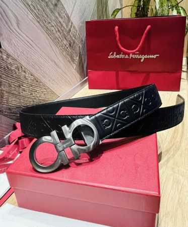 Comes With Full Set Of Packaging Gift Box. Ferragamo Premium Horsehoe Buckle, Or - Click Image to Close