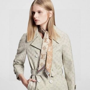 UltimatemonogrambbThe headband is a monogram pattern with chain, ribbon and padl