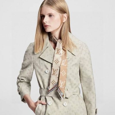 UltimatemonogrambbThe headband is a monogram pattern with chain, ribbon and padl