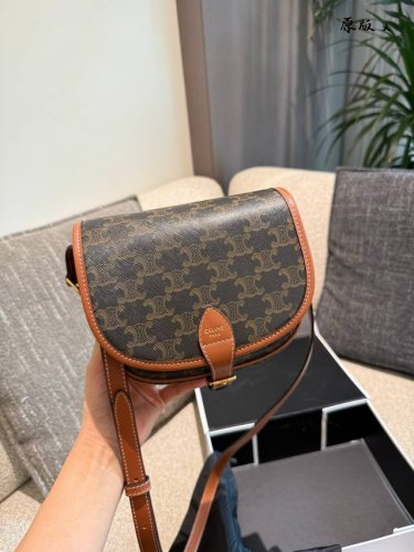 Original replica Celine saddle bag is so versatile Celine has been full of high-