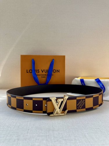 This 4.0 Wide Lv Initiales Double-Sided Belt Comes From The Spring And Summer Me