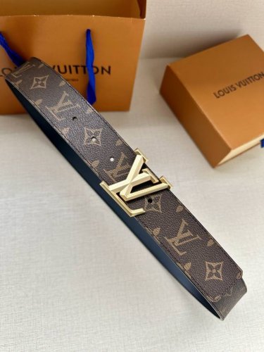 -4.0 Wide Menswear Artistic Director Virgil Abloh has given this LV Pyramide 40m