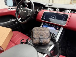 Chip version of the high-end "Louis Vuitton" Lv shoulder bag. Louis Vuitton sho