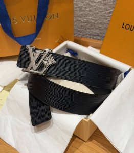 Water Ripple Reversible Belt Twist. This reversible belt features black water r