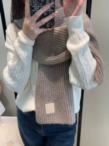 A rare find from Loewe: a knitted piece with a gentle color scheme. I'm absolute