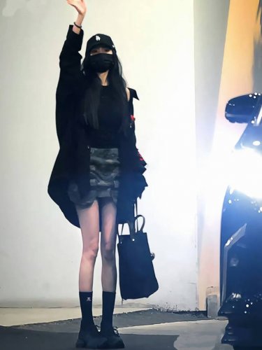 comes with packaging DDD. 3 pairs per box. Chanel classic logo cotton mid-calf