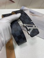 Comes with a complete gift box. LV: Original fabric, top-grain cowhide lining w