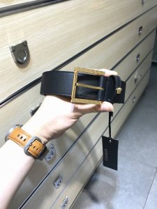 Comes with original retail packaging and punch pins (same style as those in off