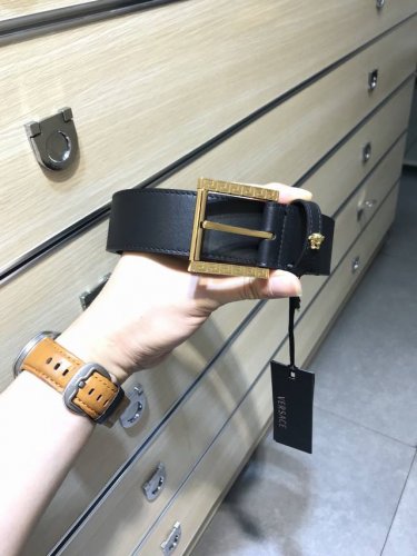 Comes with original retail packaging and punch pins (same style as those in off