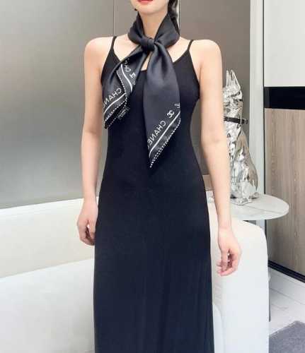 Hot item - Size: 90.X90cm 100% twill silk Exquisite heavy hand-curled edges, fas