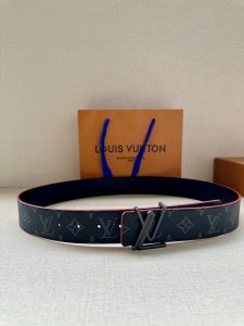 4.0 width: The Lv Broken reversible belt features a jagged edge on the Lv logo b