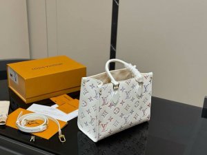 Folding box Size: 26.20cm Lv Onthego shopping bag has a hidden shoulder strap de