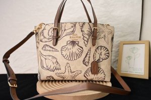 Coa*H Coach's new July model, Cbh63, features a beach shell print Mollie tote in