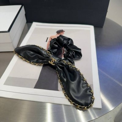 Comes with packaging box Chanel's popular mini hair tie, super pretty! Exudes a