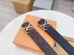 #Waistful and wealthy~~~ Louis Vuitton's LV double-sided imported leather belt f