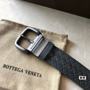 Bottega Veneta's adjustable belt features a uniquely crafted interwoven weave,