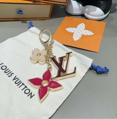 Louis Vuitton official website keychain Lv classic four-petal flower design, sta
