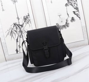 Top-quality, original, latest VSC Dora shoulder and crossbody bag. This bag feat