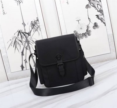 Top-quality, original, latest VSC Dora shoulder and crossbody bag. This bag feat