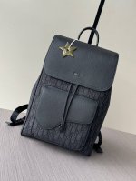 Top counter rat's hot item, the latest best-seller, the Dior Saddle Backpack. Th