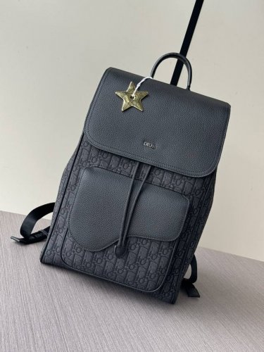 Top counter rat's hot item, the latest best-seller, the Dior Saddle Backpack. Th