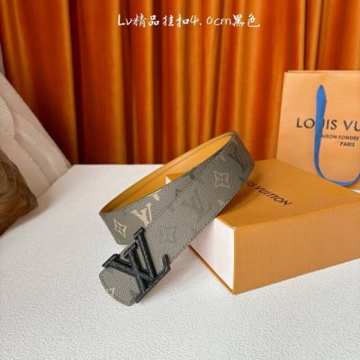 Monogram Surplus coated canvas strap, Lv Initials Monogram Surplus 40Mm. The st