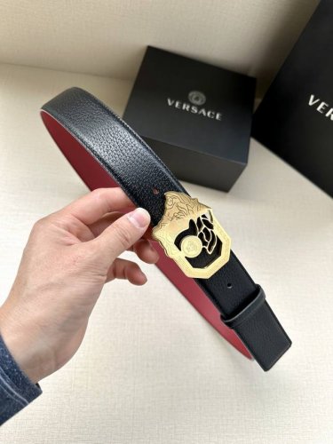 Width 4.0cm Versace logo: The hollow Medusa on the belt buckle makes this Palazz