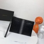 comes with a box. Bv, an Italian luxury brand, is renowned for its exceptional