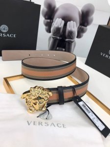This leather belt features the iconic Versace Medusa head buckle, a signature b
