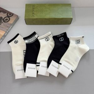 Comes with 5 pairs of Gucci's new ankle socks! Pure cotton fabric, hot patterns