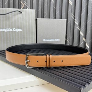 This Elegant Black Belt Is Adorned With Foliage-Colored Details, Creating A Subt