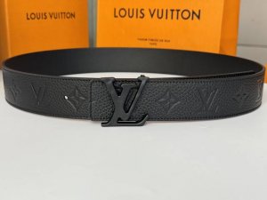 Shape Mng Climbing double-sided belt draws inspiration from rock climbing, using