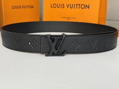 Shape Mng Climbing double-sided belt draws inspiration from rock climbing, using