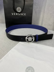Width 4.0Cm Versace This Lychee-Grained Leather Belt Features A Striking Medusa