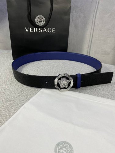 Width 4.0Cm Versace This Lychee-Grained Leather Belt Features A Striking Medusa