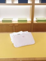 Prada's official website's high-end clutch bag is a global hit. Made with premiu
